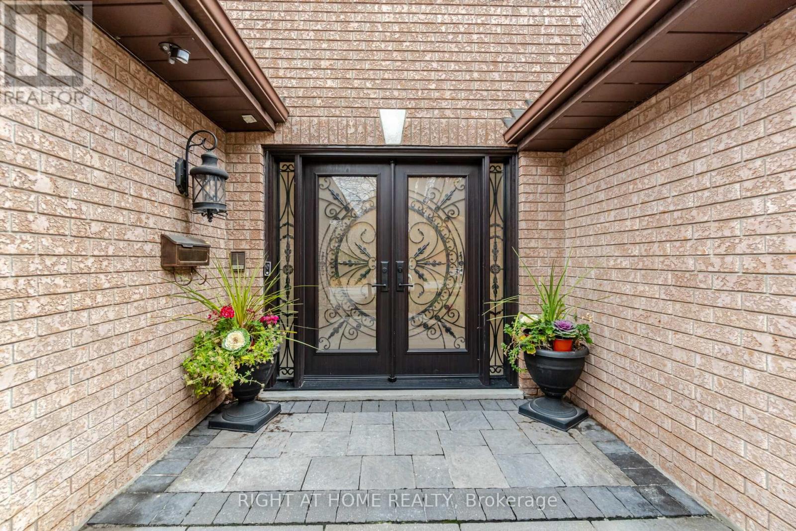 789 COLLEGE MANOR DR
