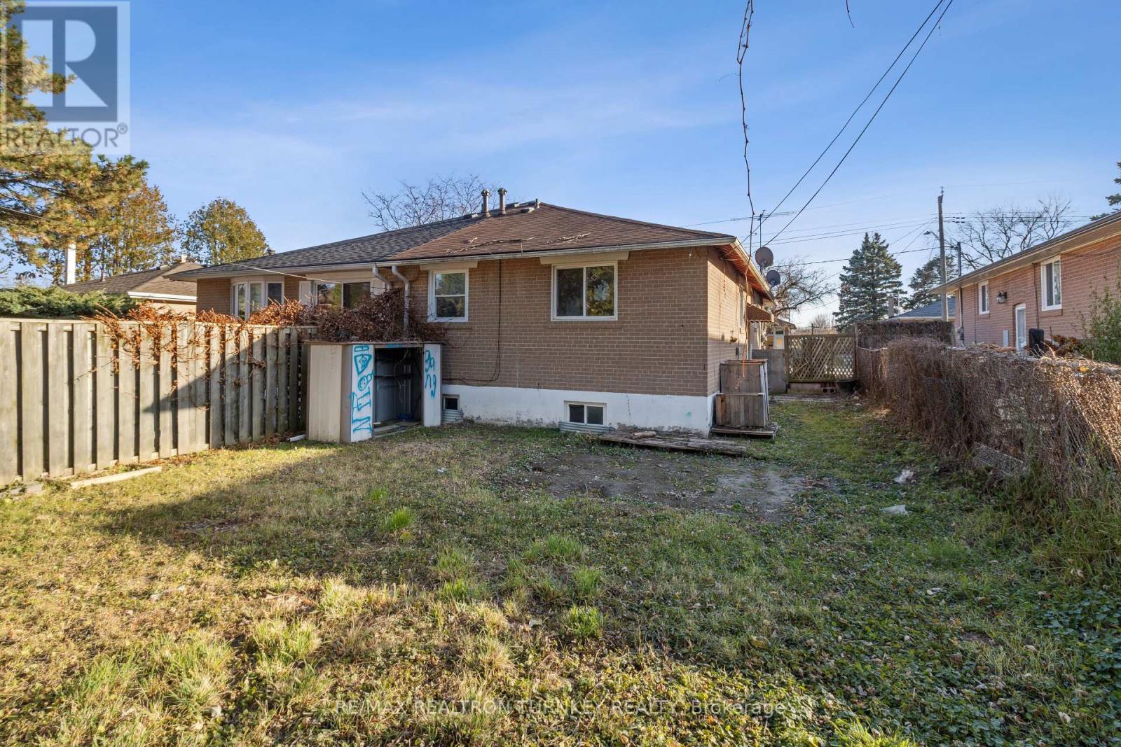 239 SILVERBIRCH DR