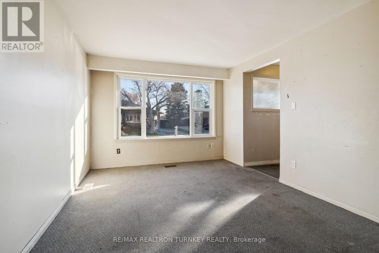 239 SILVERBIRCH DR
