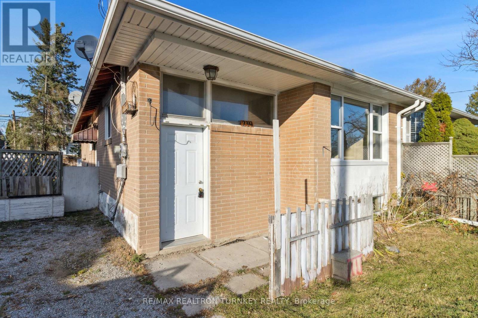 239 SILVERBIRCH DR