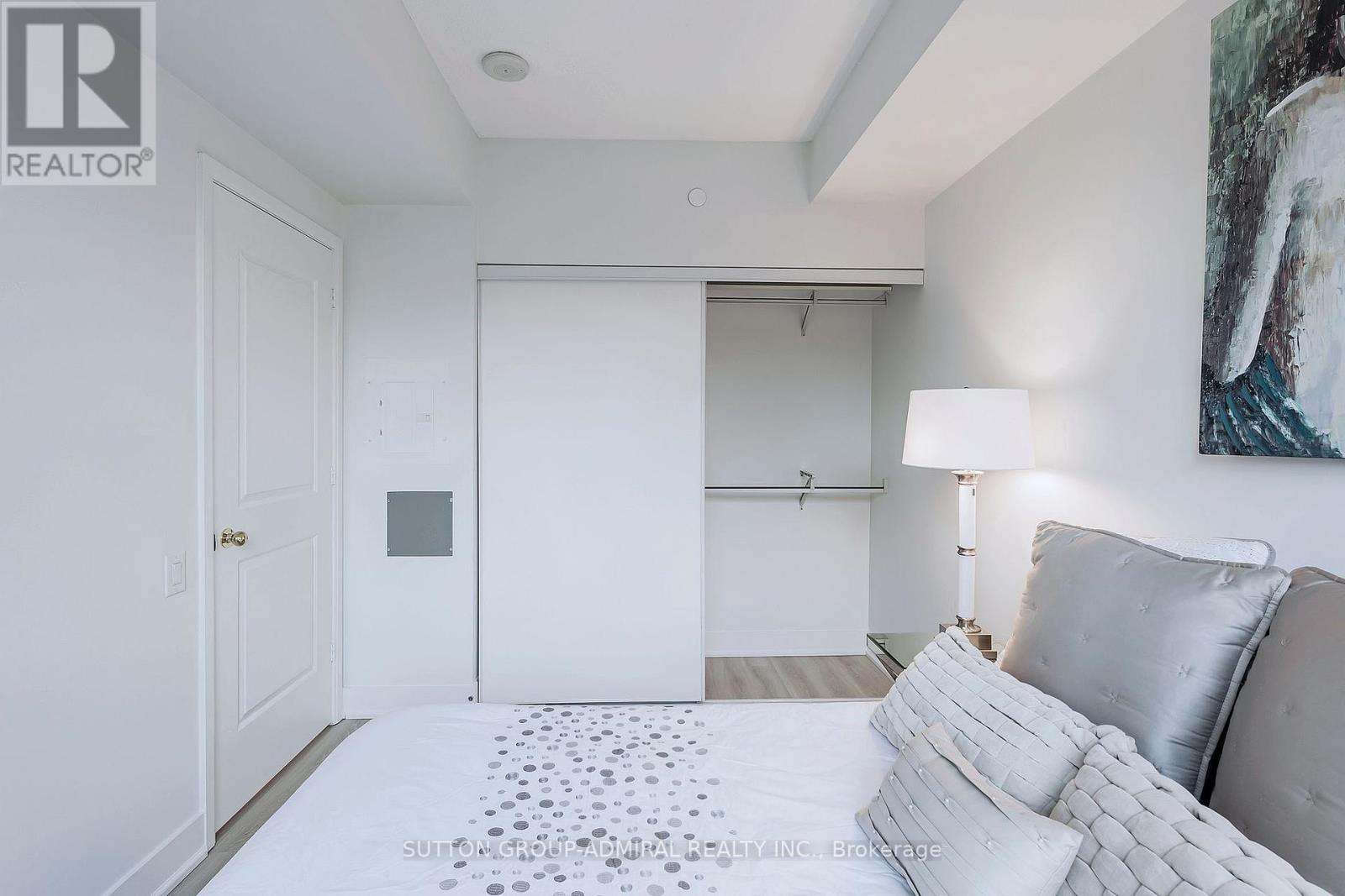 #324 -7608 YONGE ST W, #324