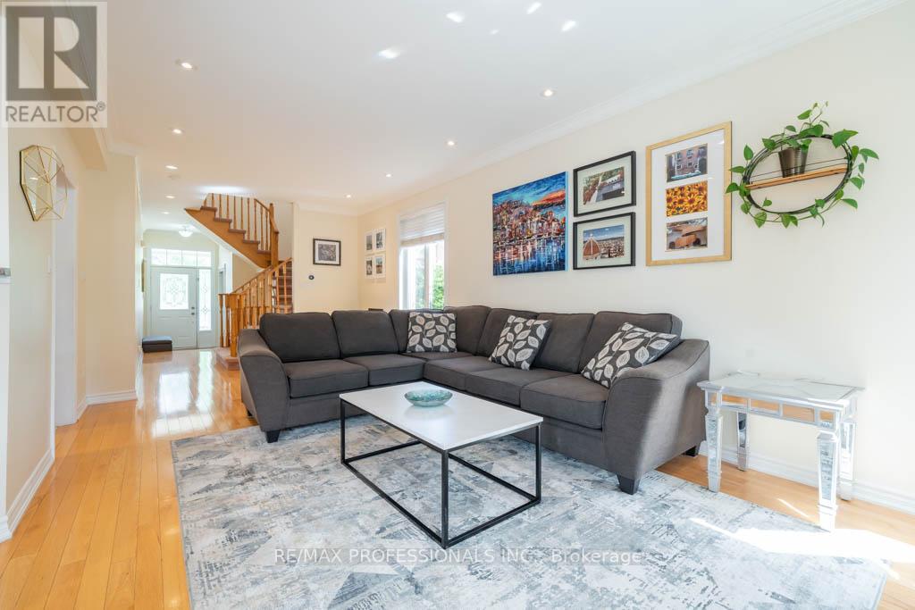 117 WILDBERRY CRES