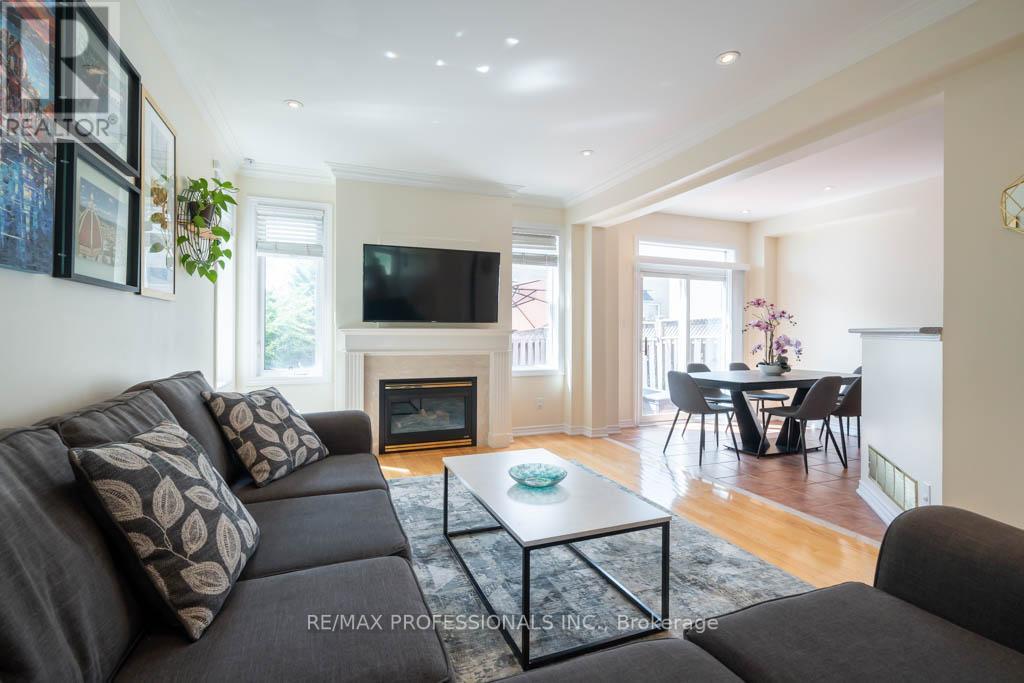 117 WILDBERRY CRES
