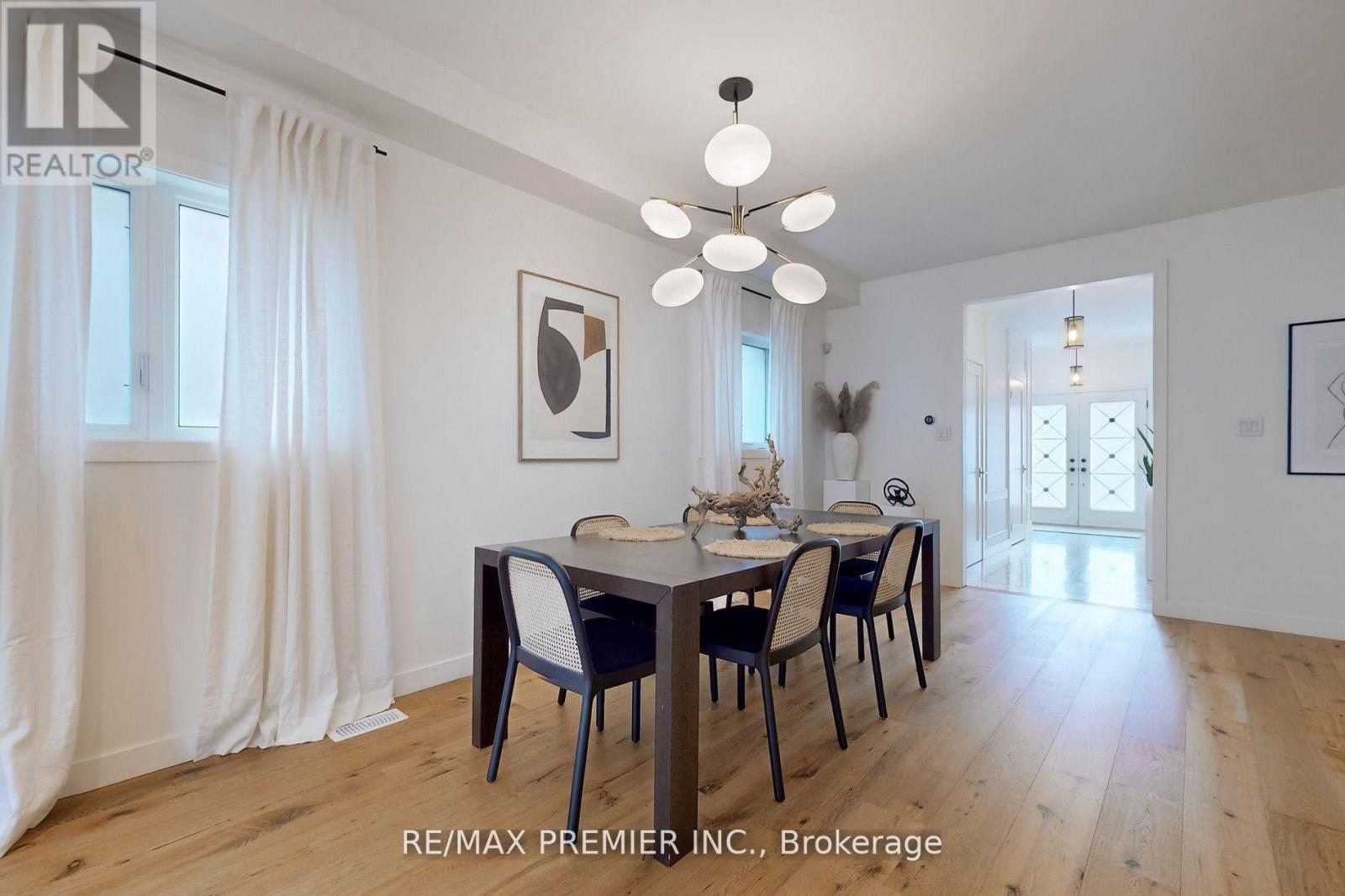 26 MANORDALE CRES
