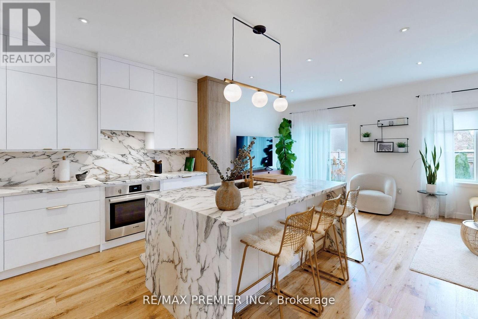 26 MANORDALE CRES