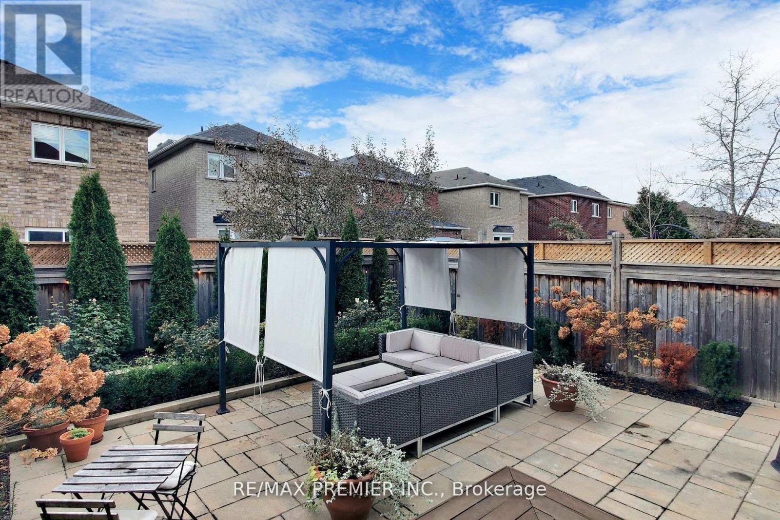 26 MANORDALE CRES