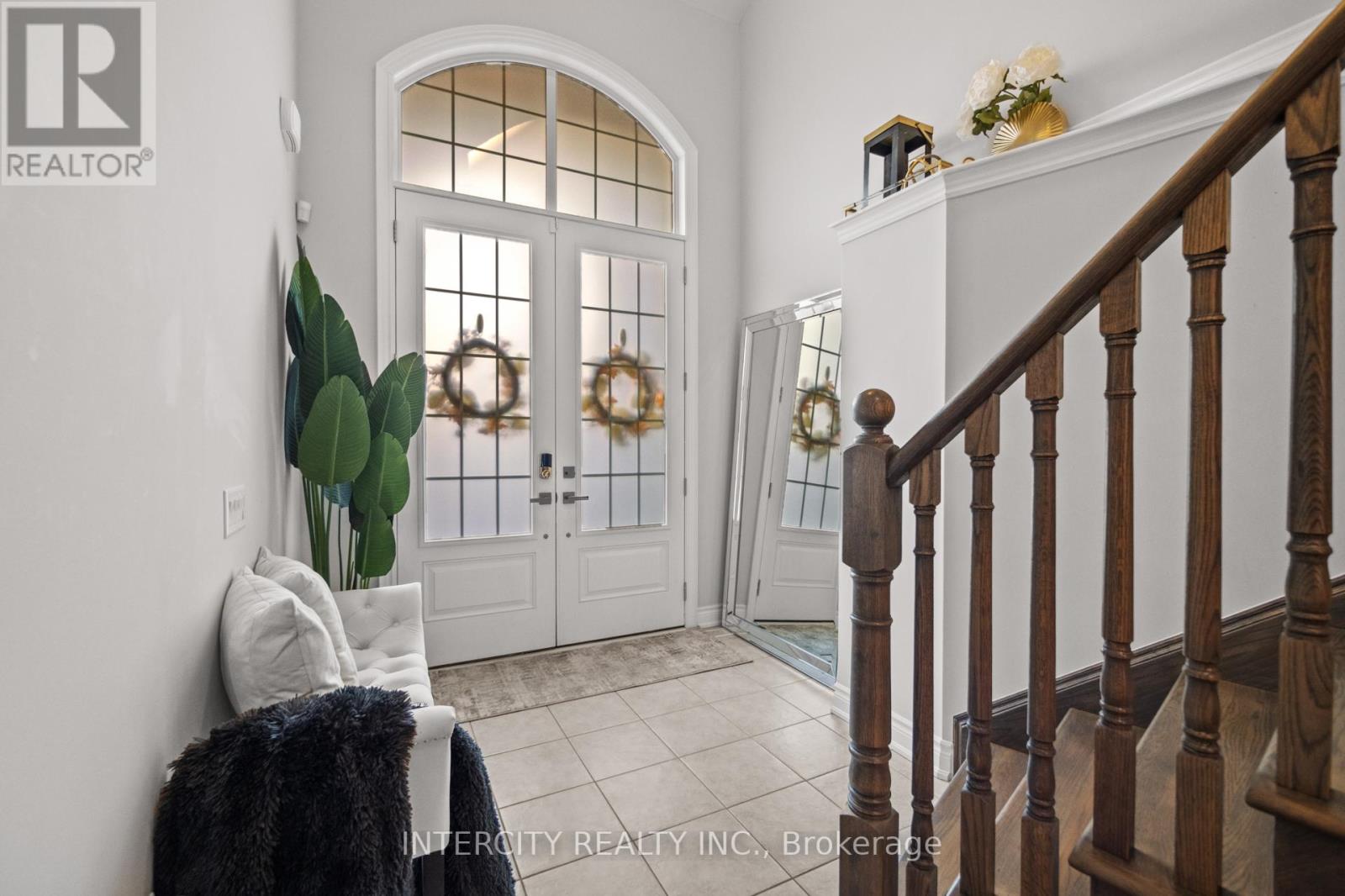 19 SELBY CRES