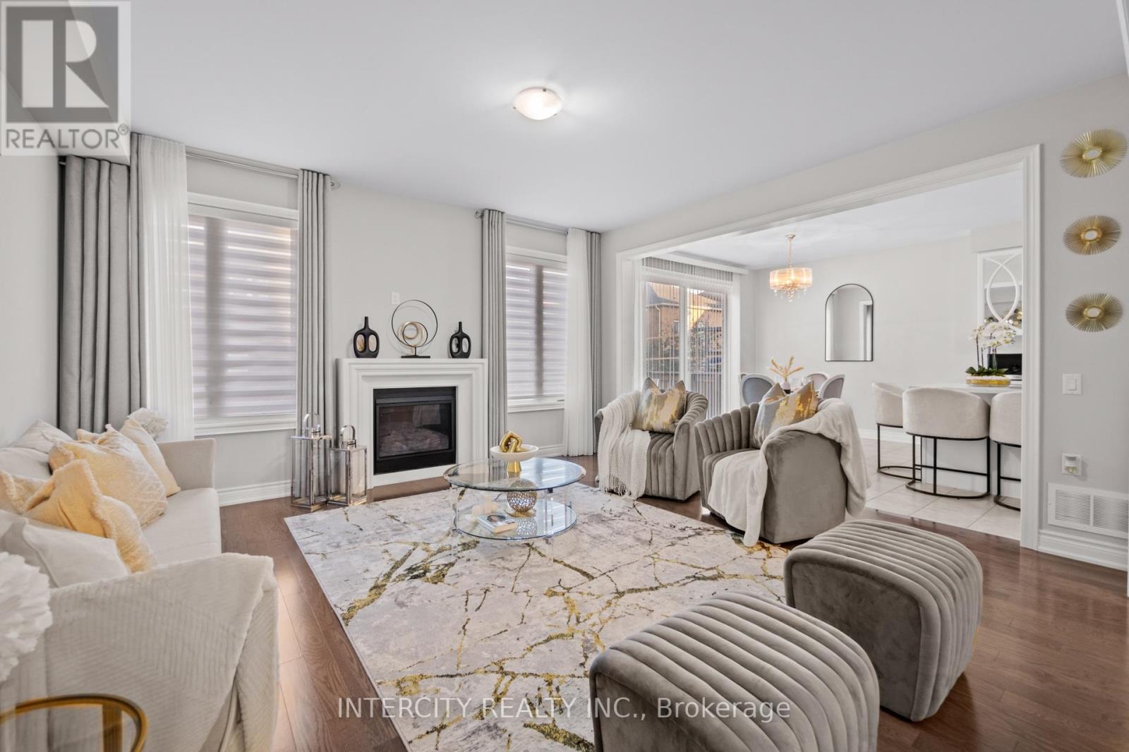 19 SELBY CRES