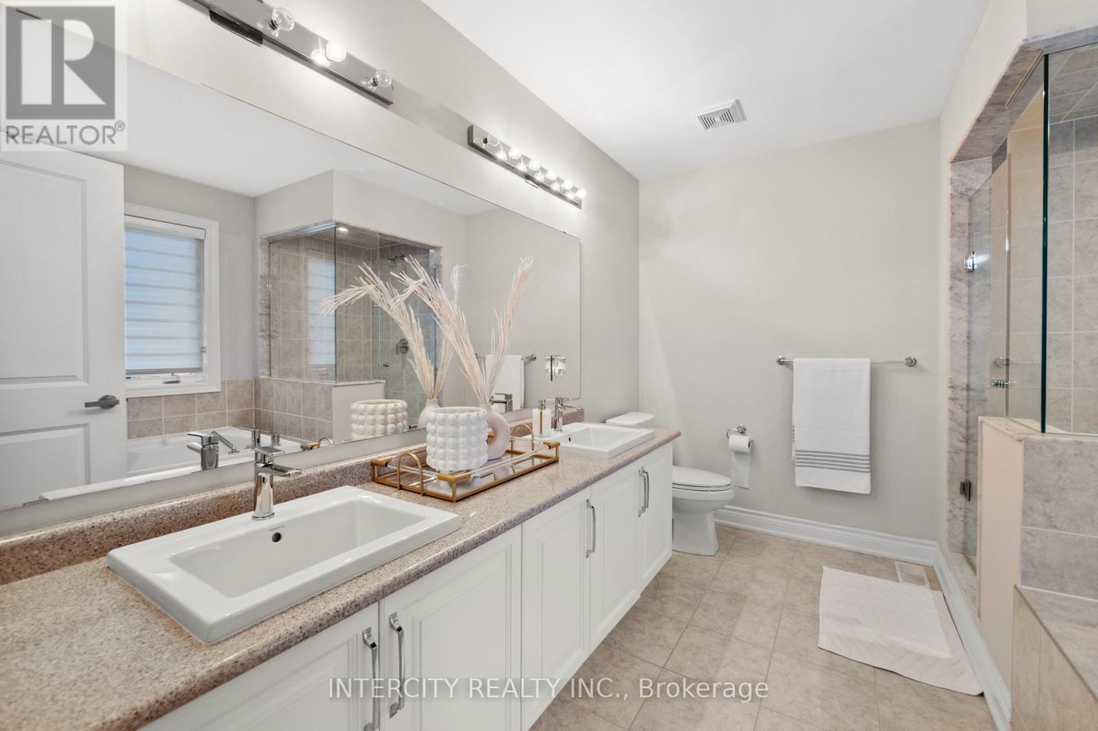 19 SELBY CRES