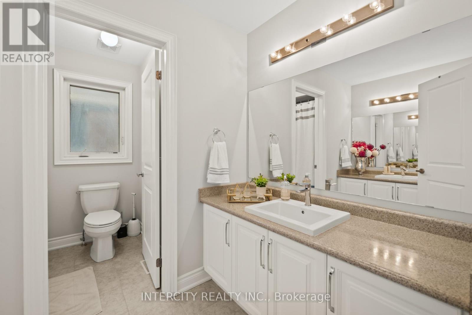 19 SELBY CRES