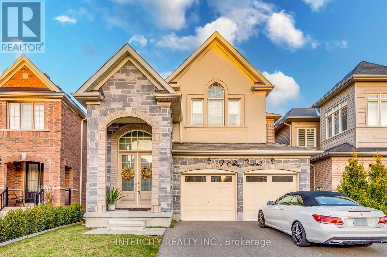 19 SELBY CRES