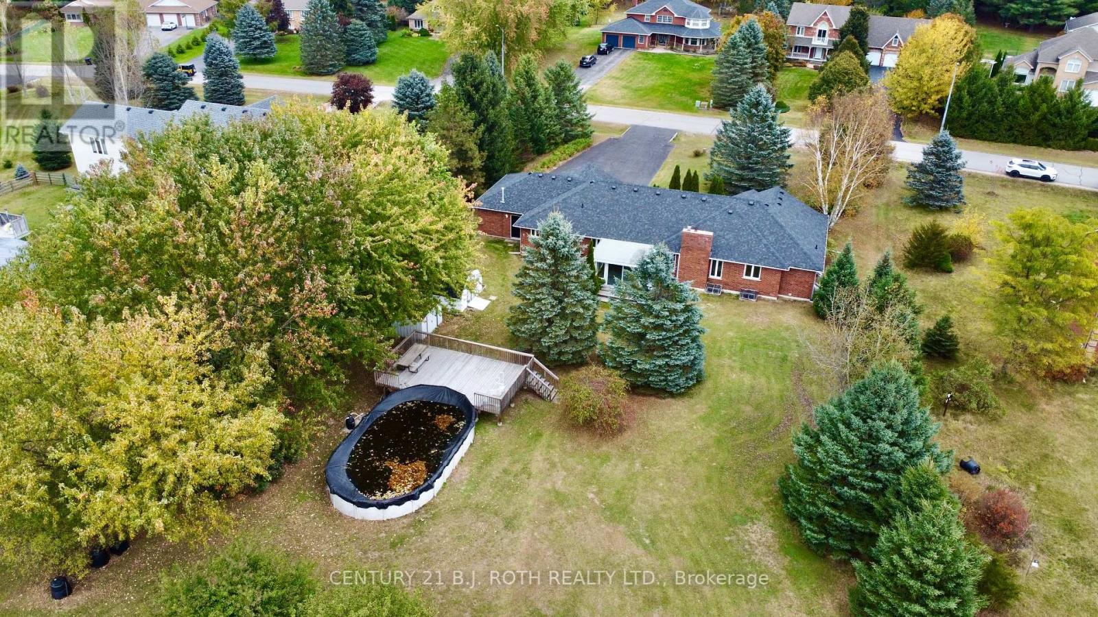 22 PINEVIEW TR