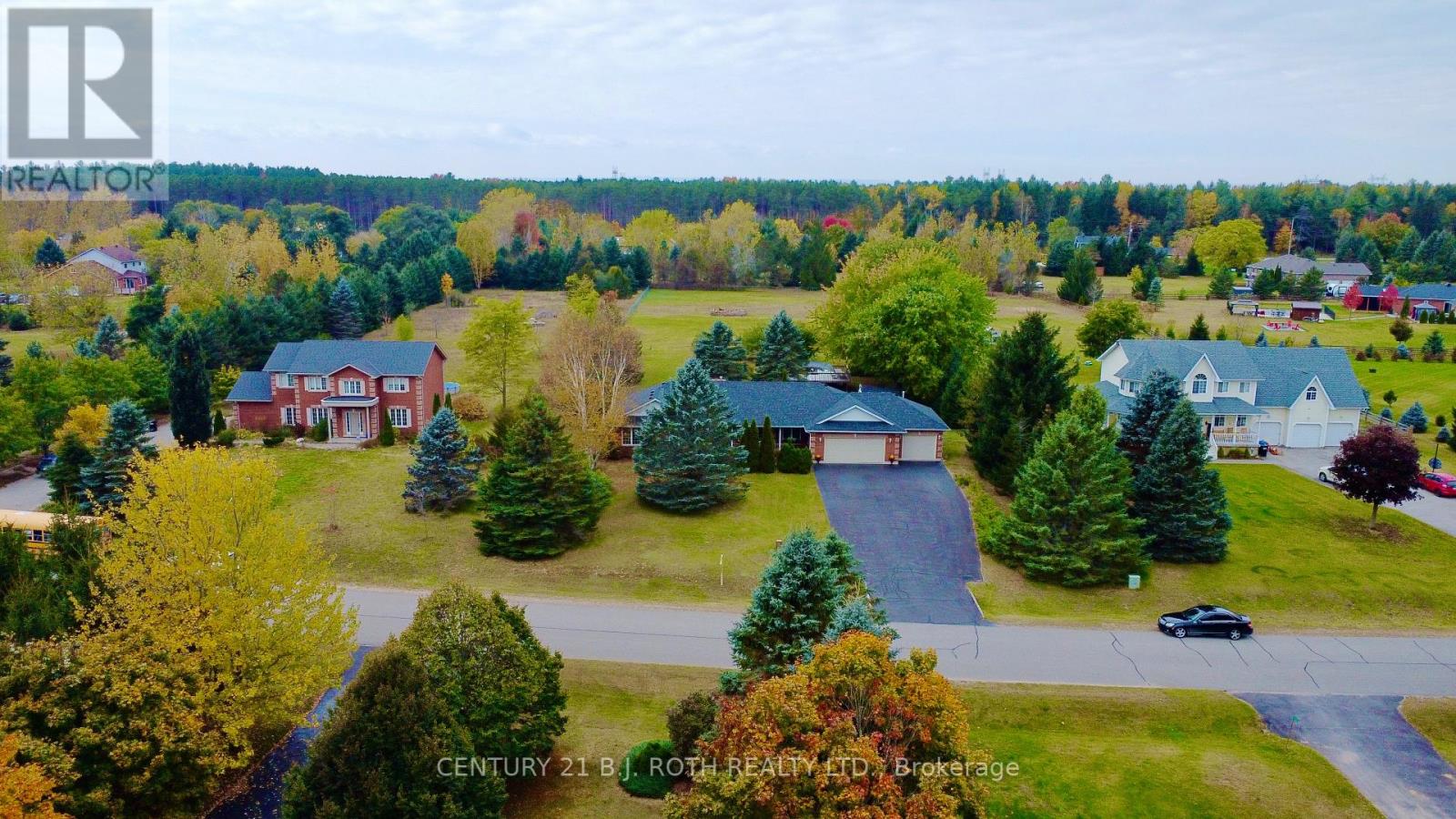 22 PINEVIEW TR