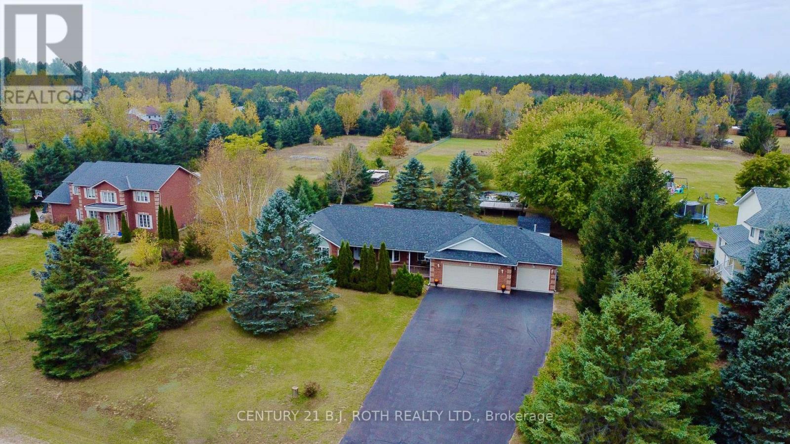 22 PINEVIEW TR