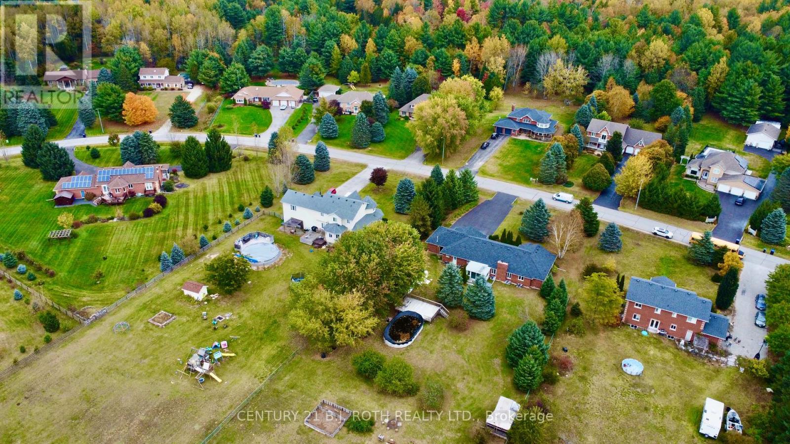 22 PINEVIEW TR