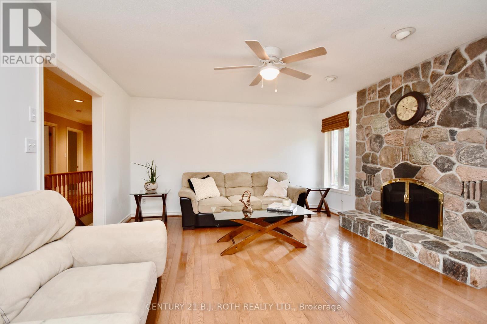 22 PINEVIEW TR