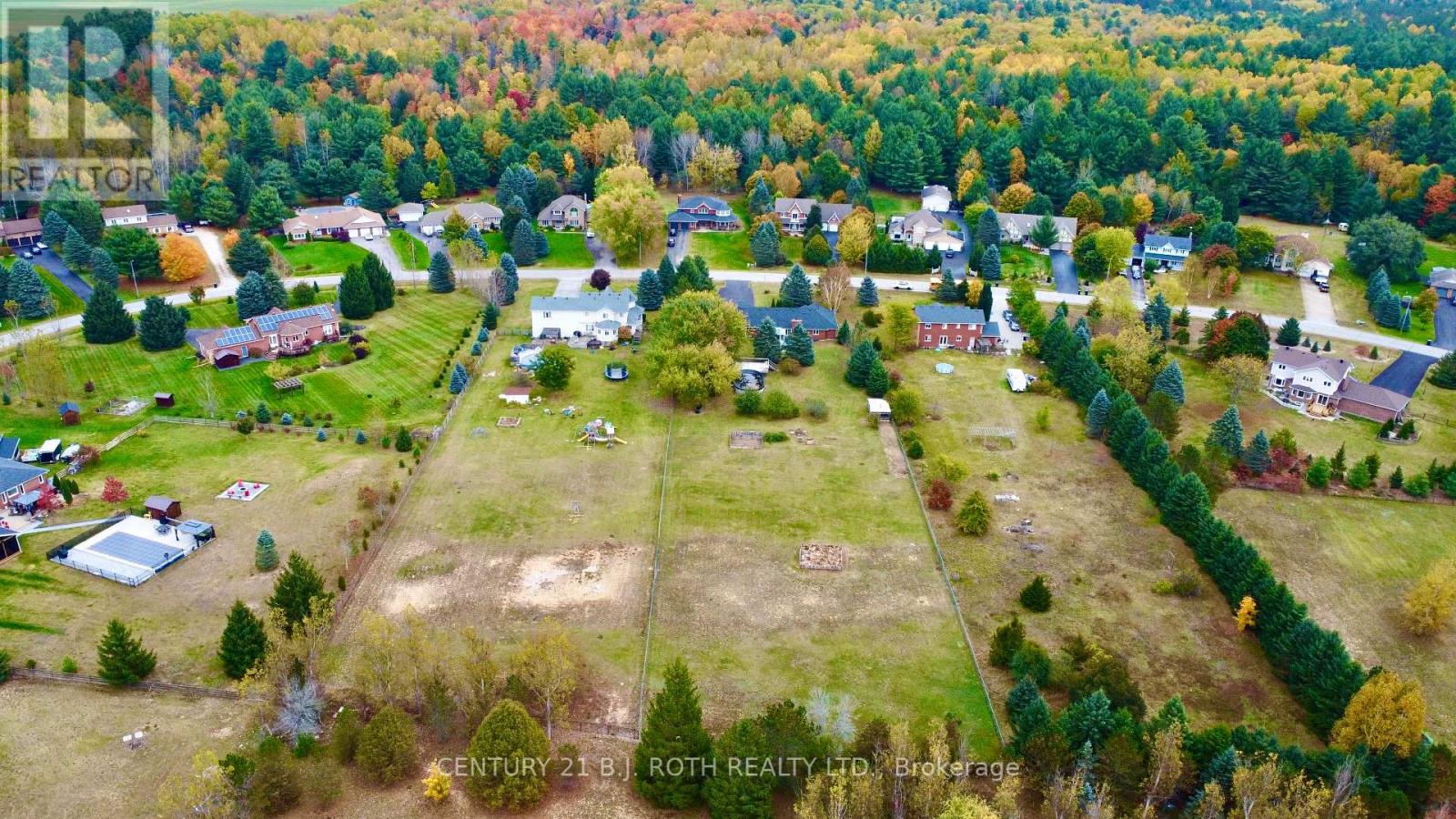 22 PINEVIEW TR
