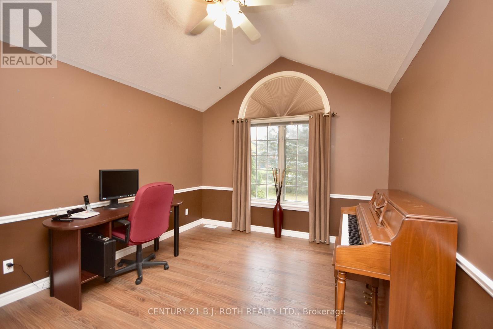 22 PINEVIEW TR
