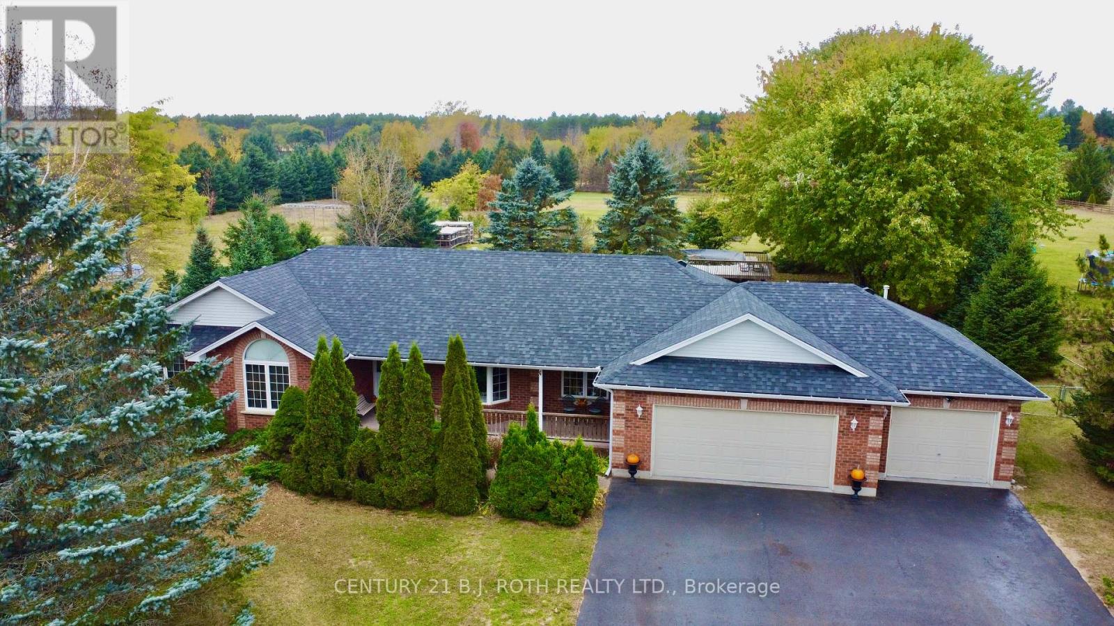 22 PINEVIEW TR