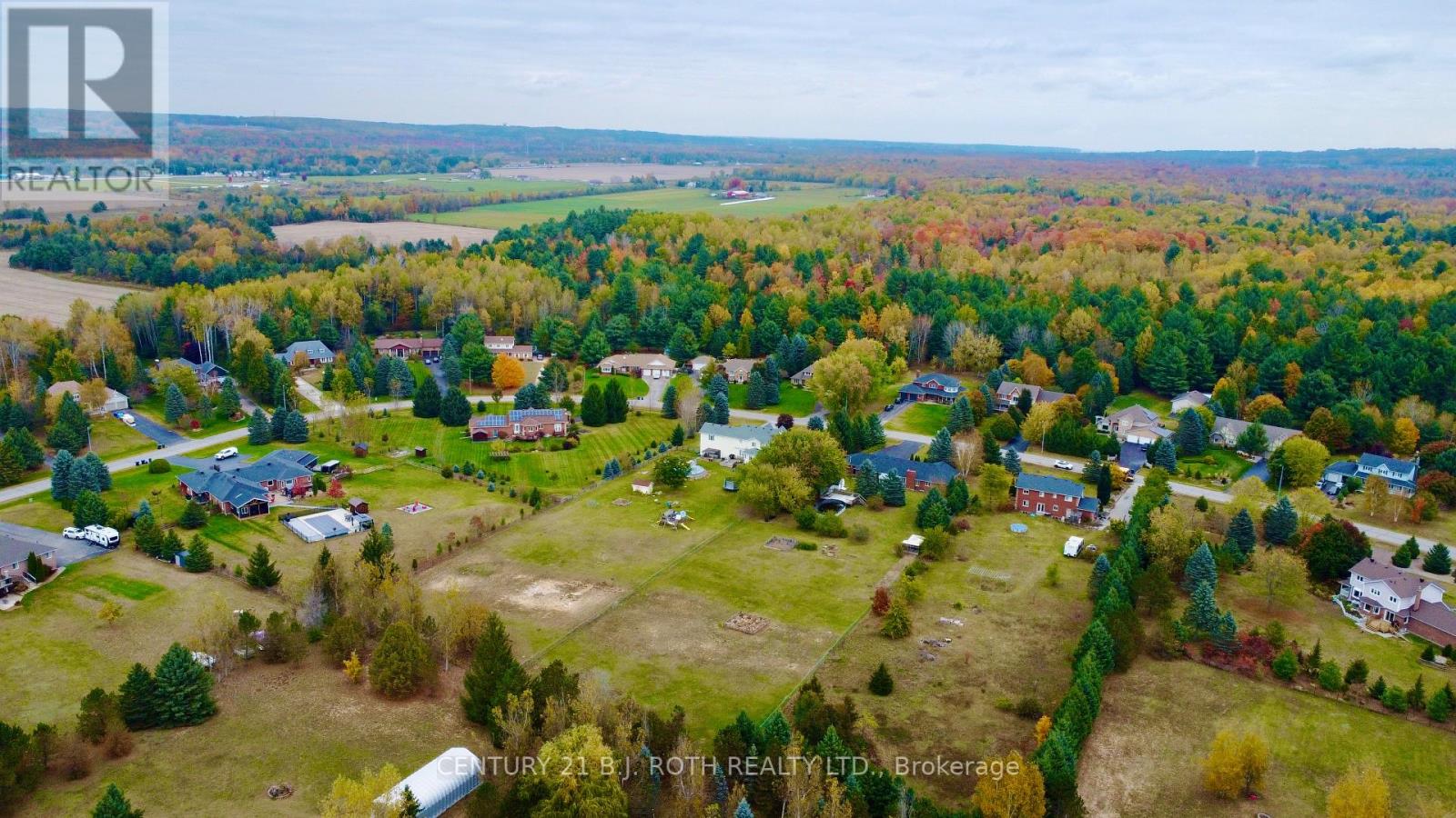 22 PINEVIEW TR