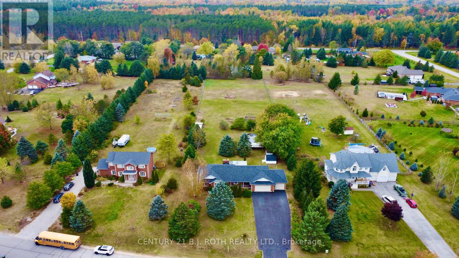 22 PINEVIEW TR