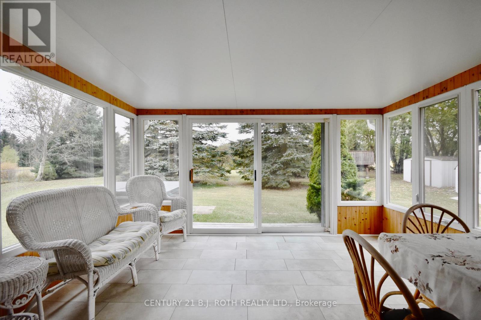 22 PINEVIEW TR