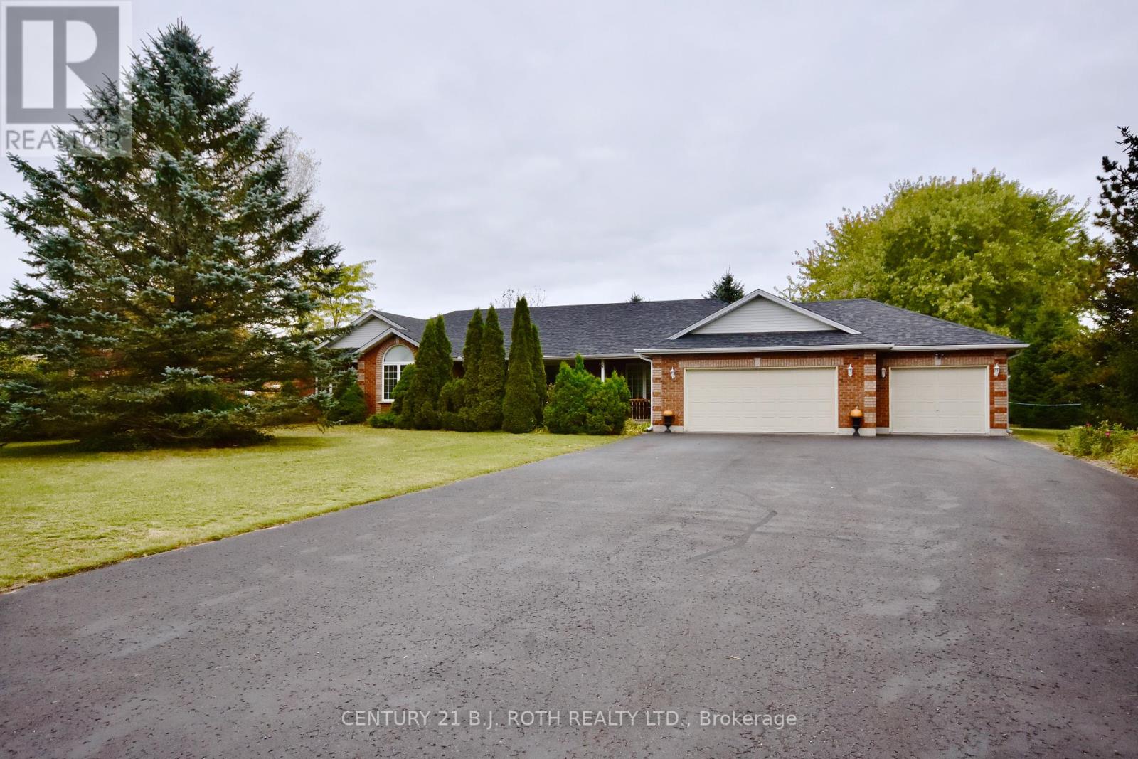 22 PINEVIEW TR