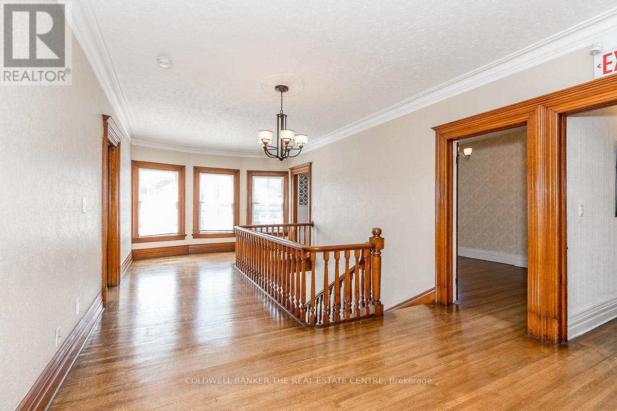 #UPPER -415 DAVIS DR, #Upper