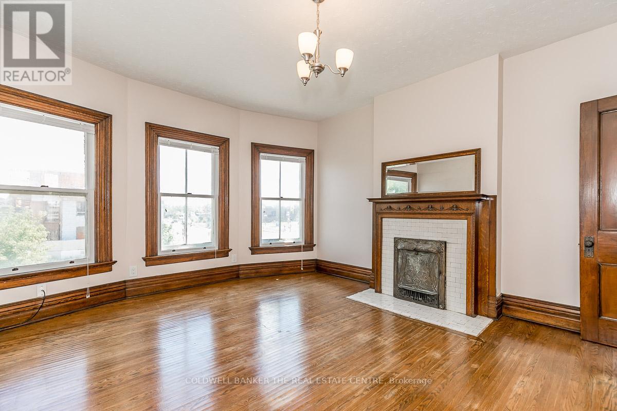 #UPPER -415 DAVIS DR, #Upper
