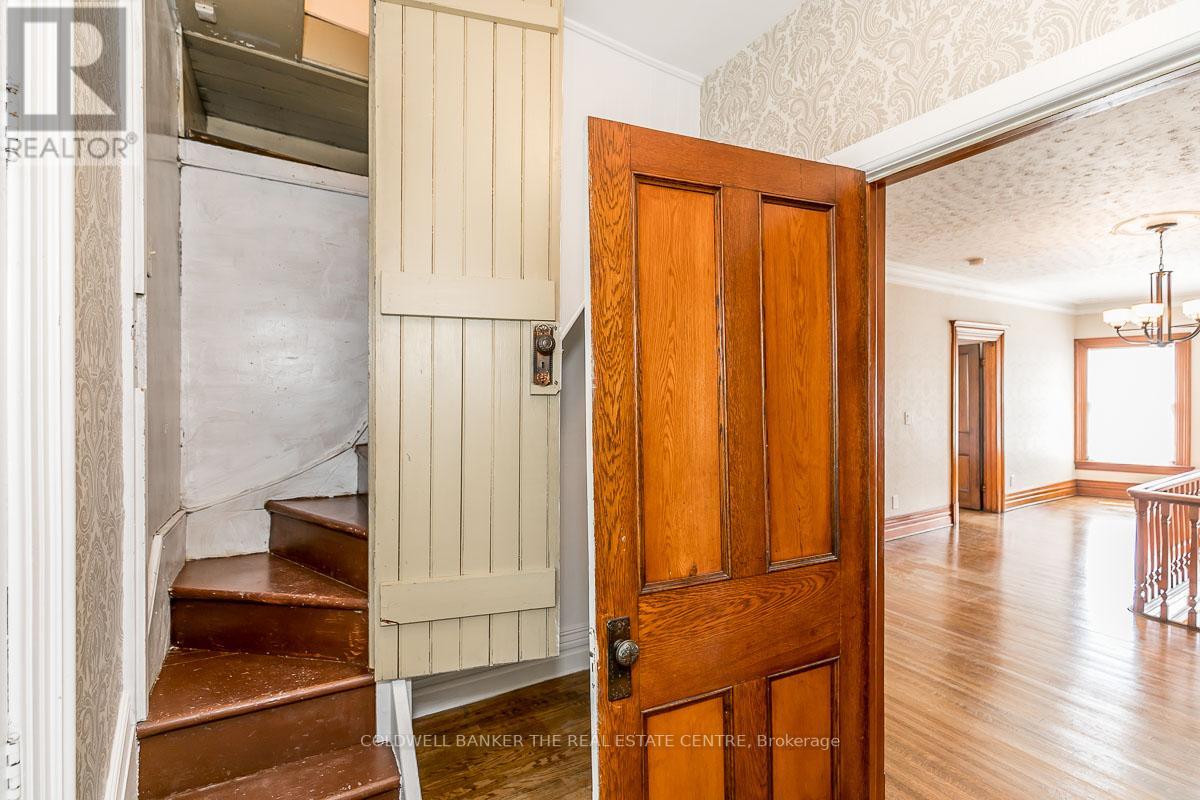 #UPPER -415 DAVIS DR, #Upper