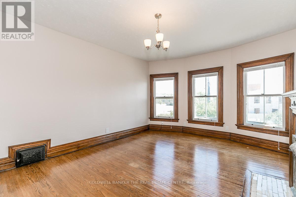 #UPPER -415 DAVIS DR, #Upper
