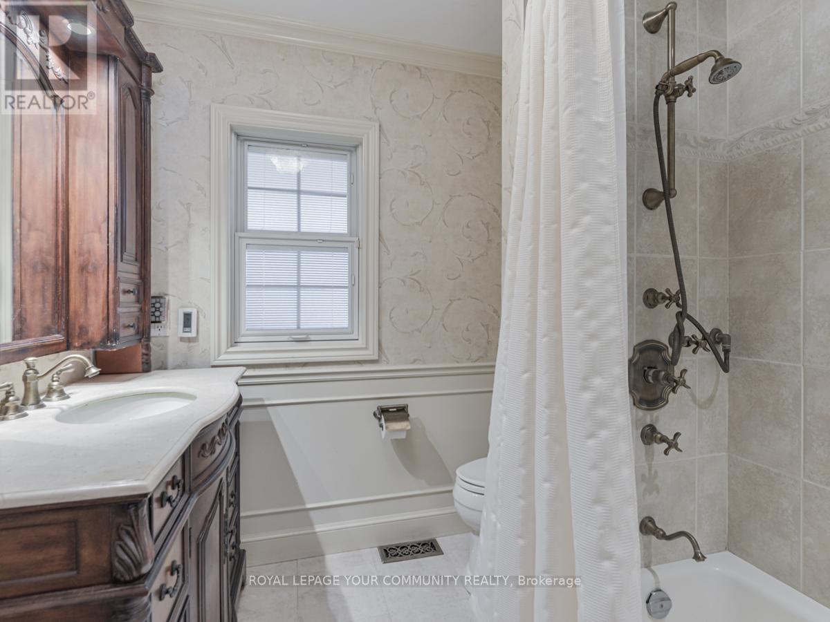 38 ROYAL RD