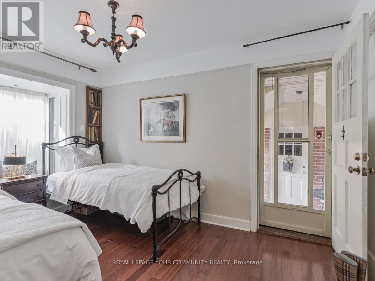 38 ROYAL RD