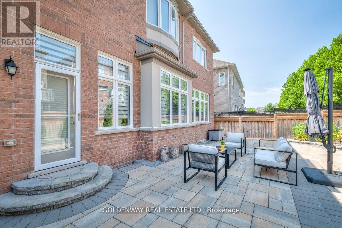 209 DEGRAAF CRES