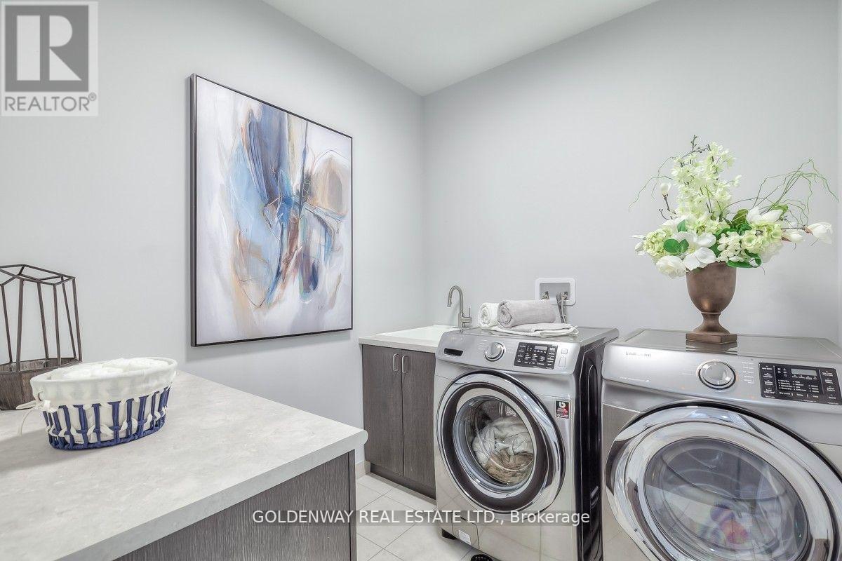 209 DEGRAAF CRES