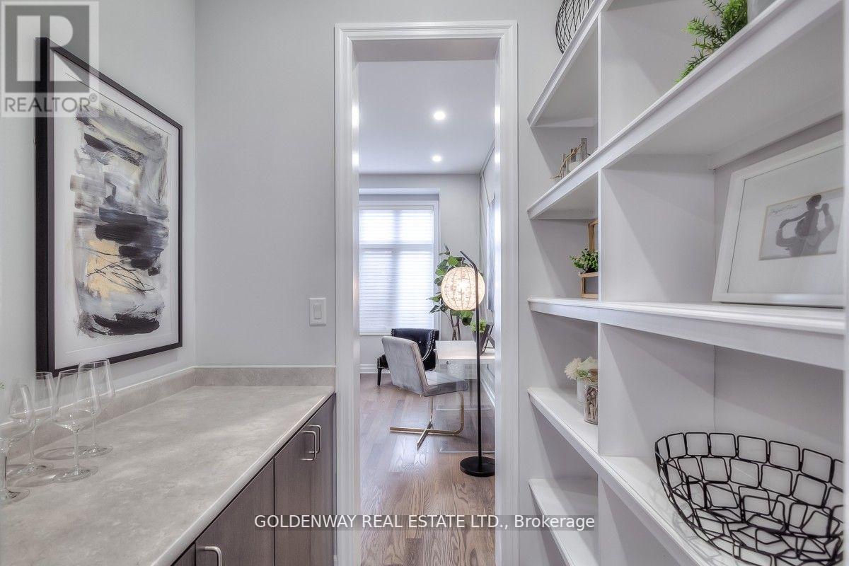 209 DEGRAAF CRES
