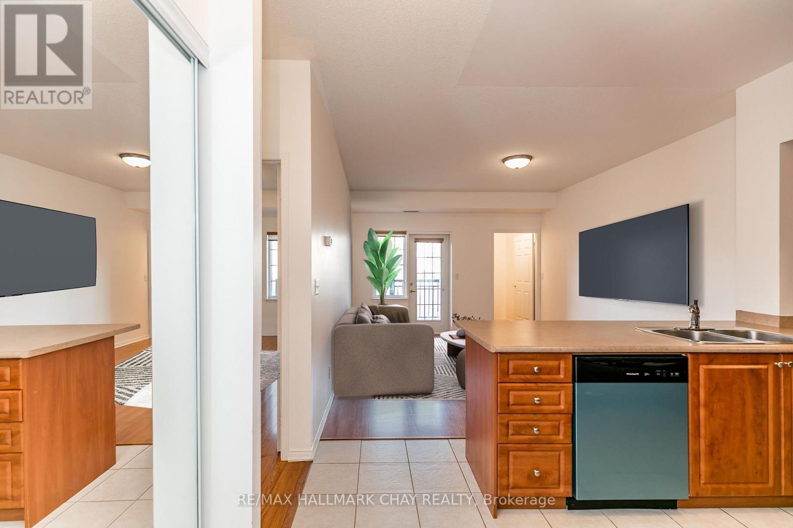 #102 -9431 JANE ST
