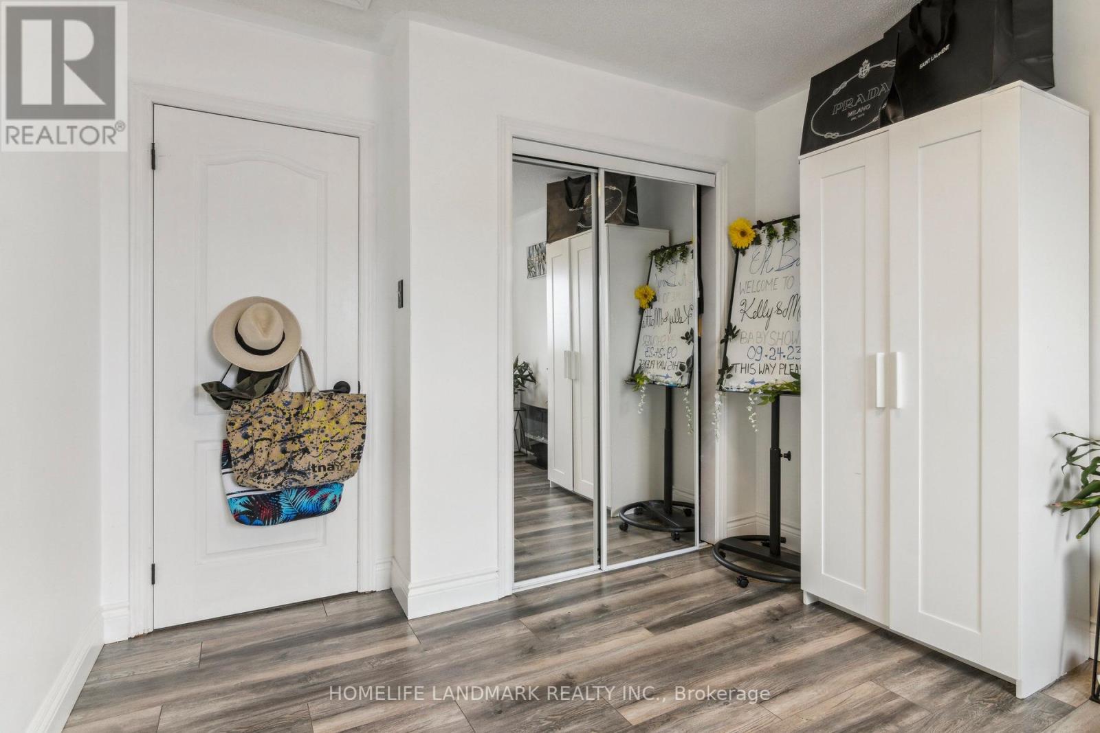12 BREEZE DR