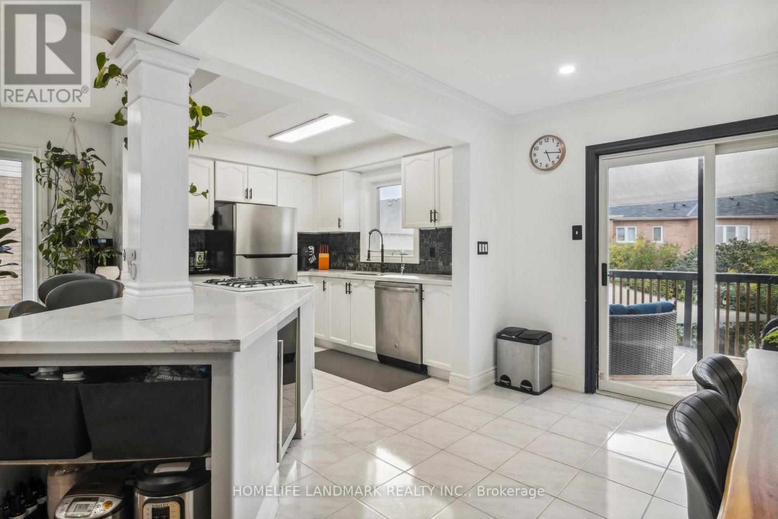 12 BREEZE DR