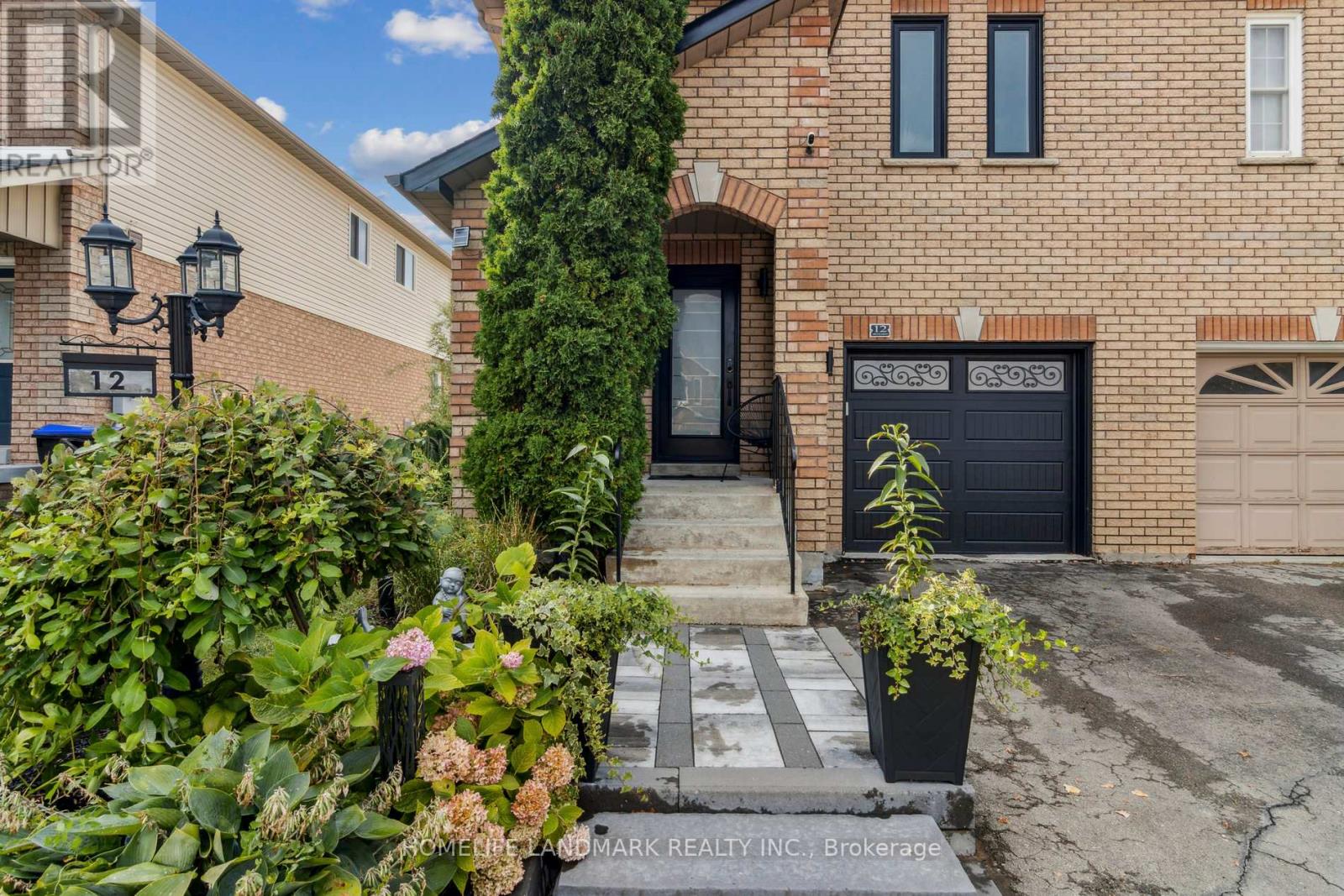 12 BREEZE DR