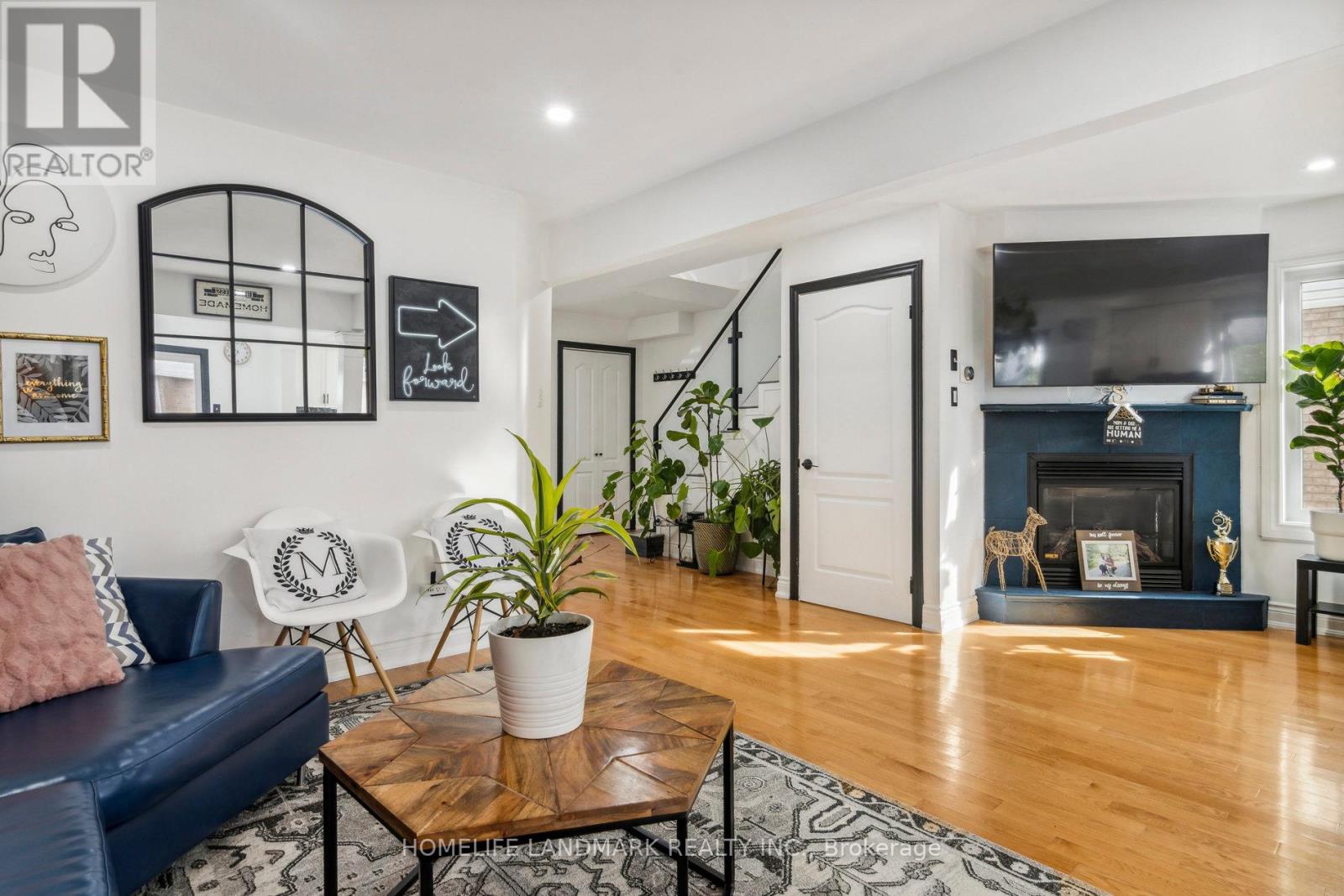 12 BREEZE DR