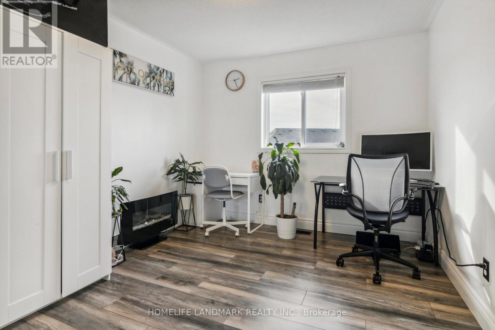 12 BREEZE DR