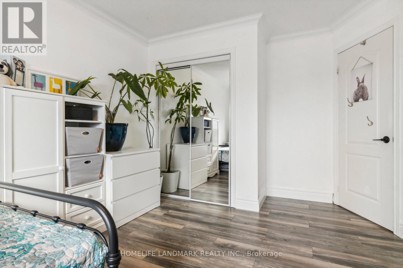 12 BREEZE DR
