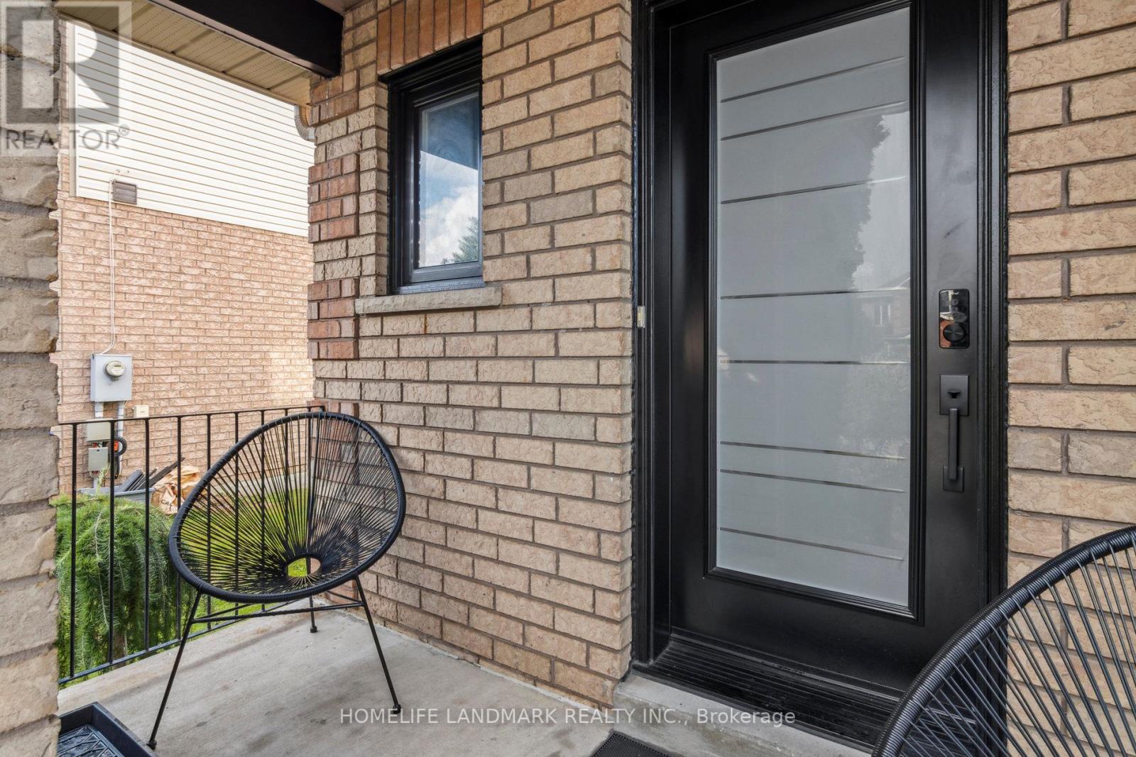 12 BREEZE DR