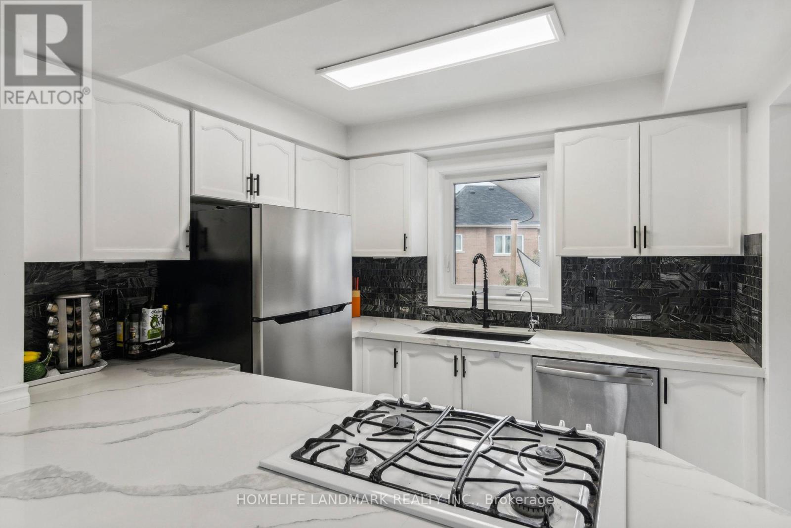 12 BREEZE DR
