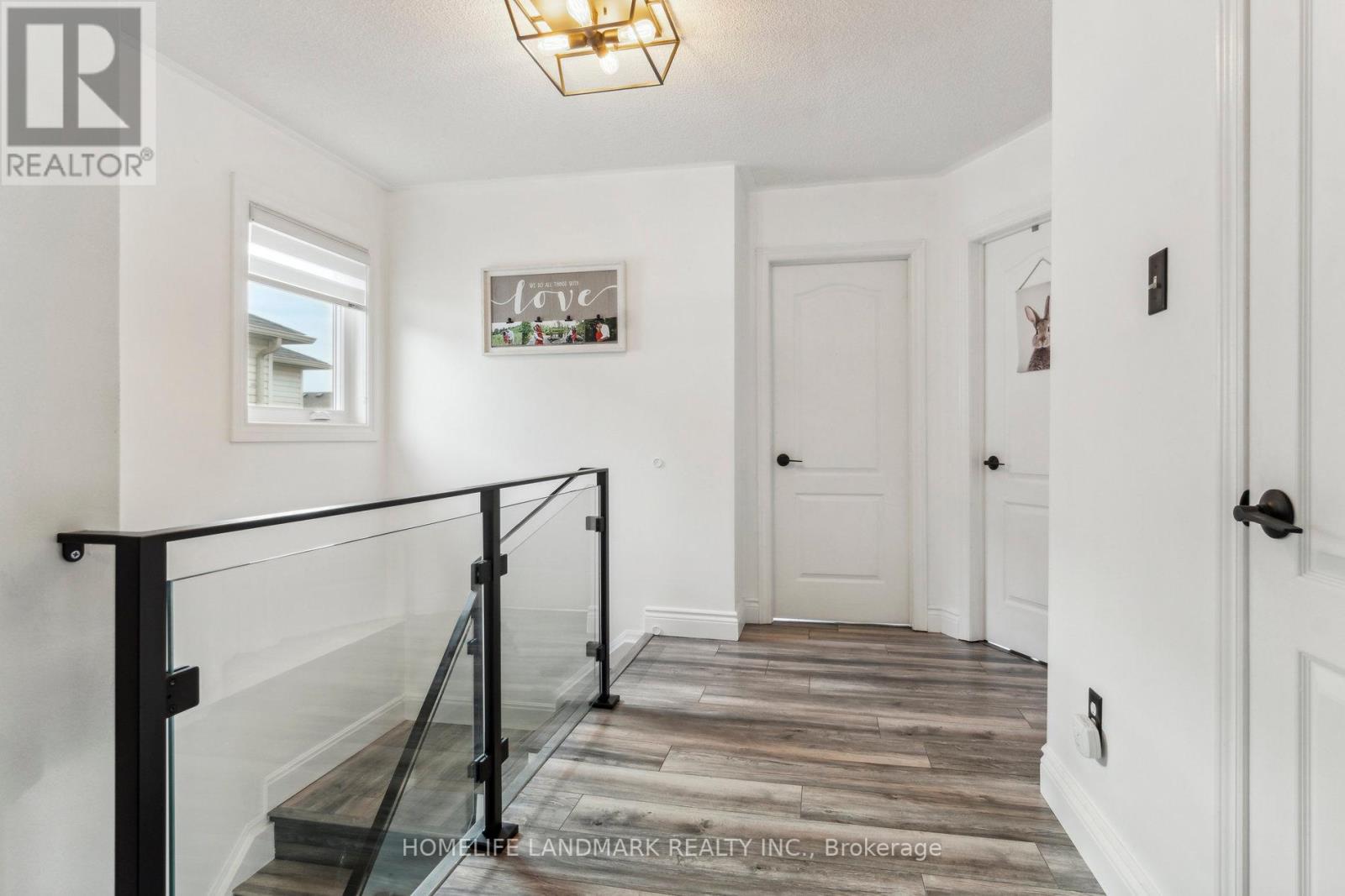 12 BREEZE DR