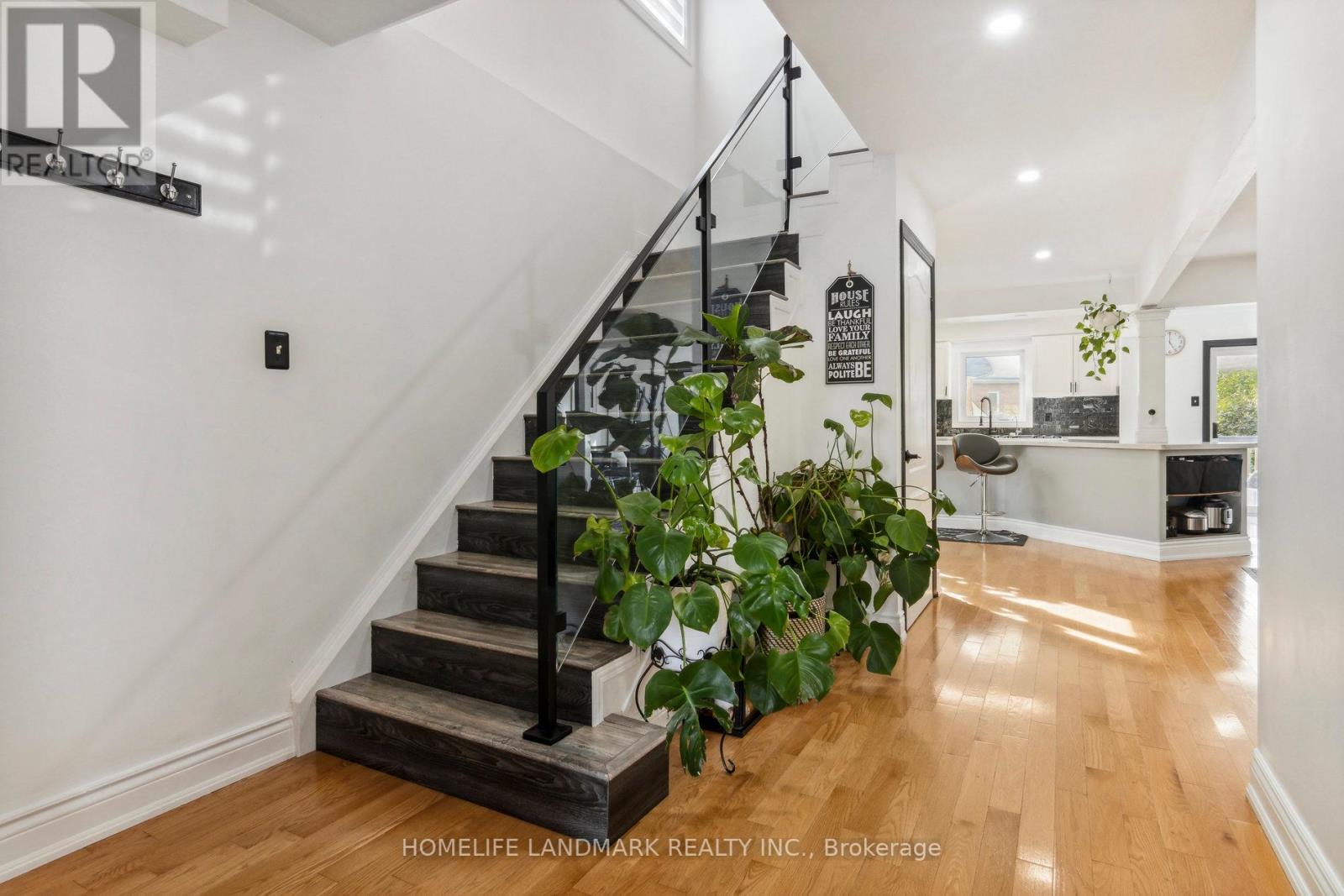 12 BREEZE DR