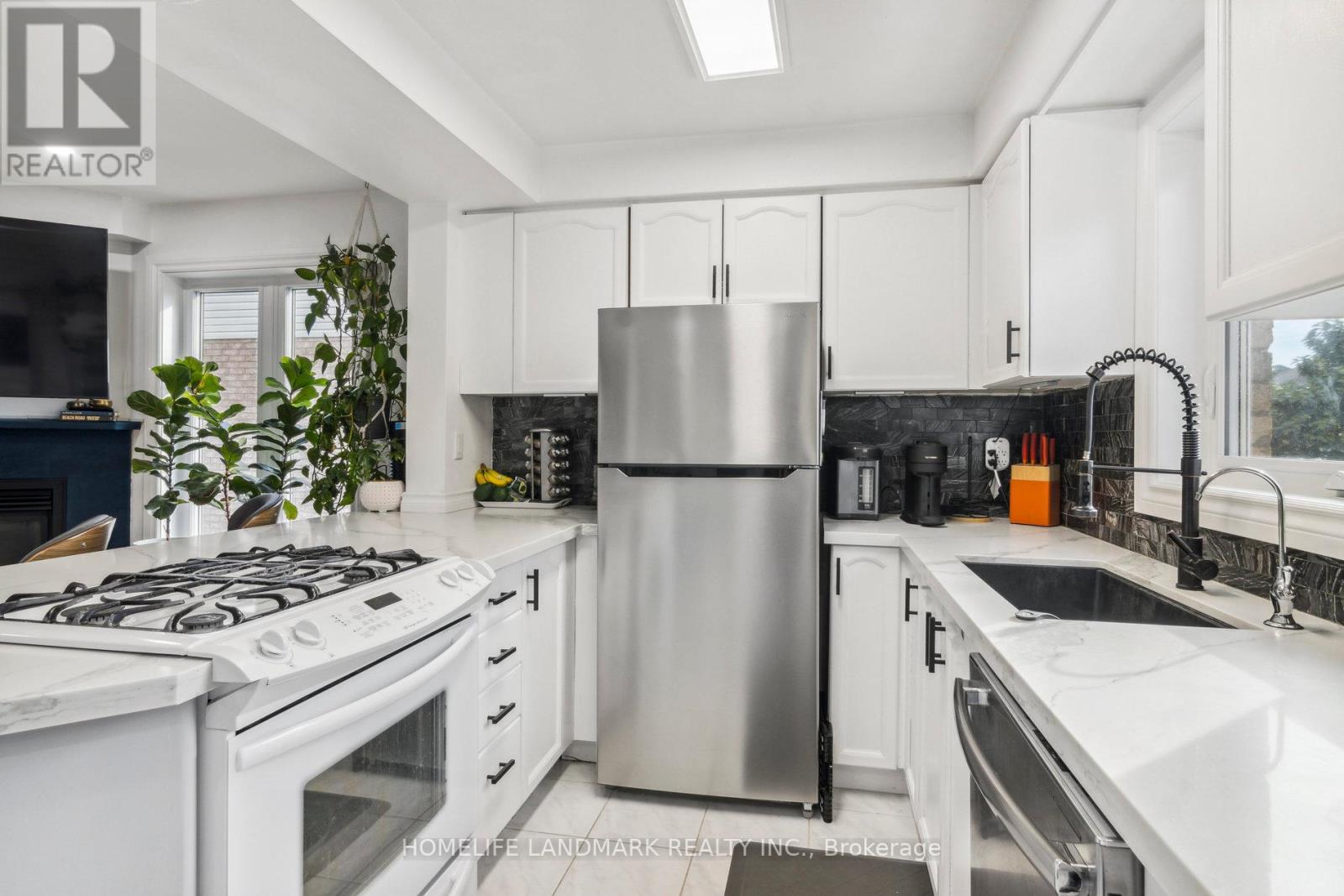 12 BREEZE DR