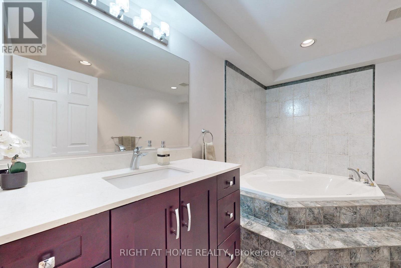 226 AVRO RD