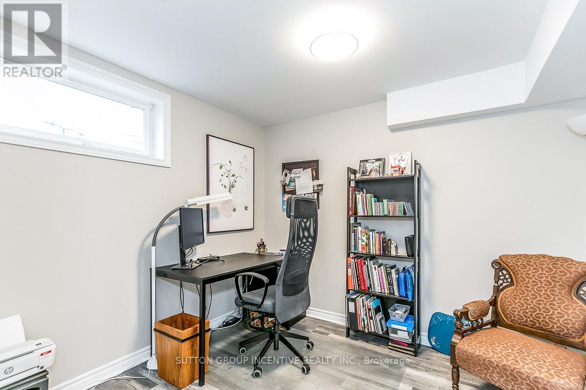 41 STONEMOUNT CRES